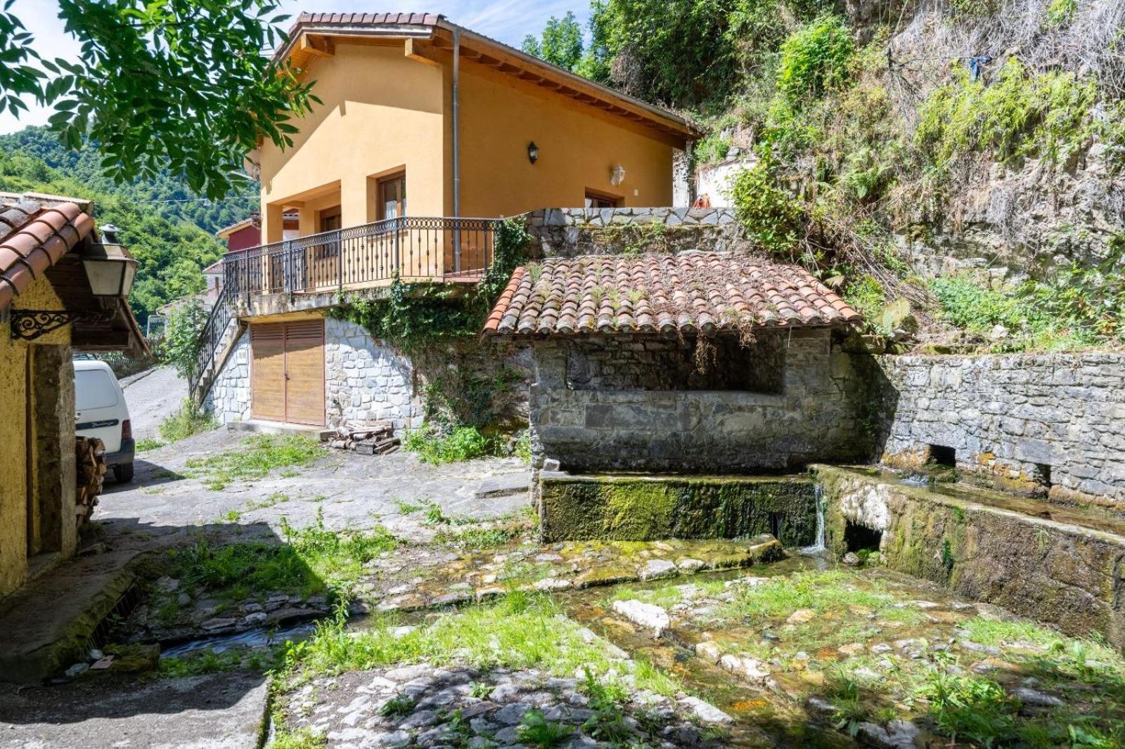 Casa En Campo De Caso Exterior foto
